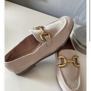 Chic Beige Loafers with Gold Detail